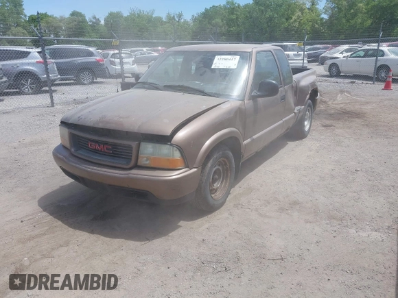 2001 GMC Sonoma SLS 1SG z VIN 1GTCS19W618233257, wystawiony jako IAAI lot #42280417 z przebiegiem 252 392 mil mil oraz . Historia ofert i sprzedaży dostępna na DreamBid. Obrazek 2.