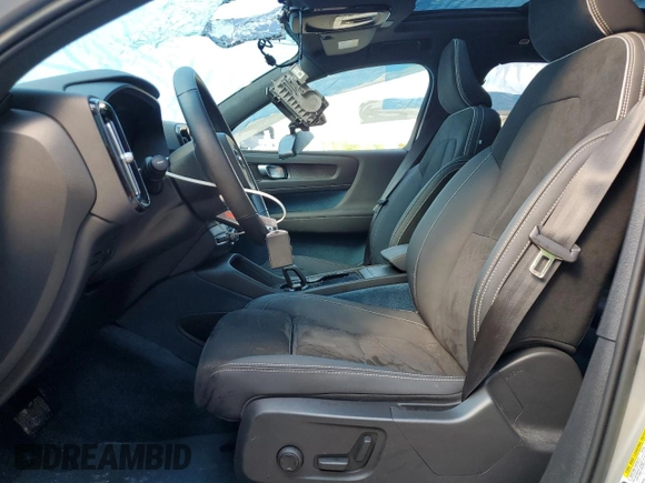 2023 Volvo XC40 Ultimate with VIN YV4ED3UM8P2946867, listed as a Copart auction lot 63029375 with 13,663 mi miles and Salvage title. Bid and sale history available at DreamBid. Image 7.