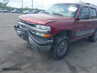 2002 Chevrolet Tahoe LT with VIN 1GNEC13ZX2R326813, listed as a IAAI auction lot 41918241 with 278,409 mi miles. Bid and sale history available at carsss.com. Image 6.