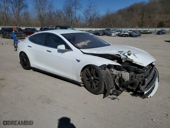 2015 Tesla Model S 85D with VIN 5YJSA1H29FF096724, listed as a Copart auction lot 48961385 with 0 miles and Salvage Title. Bid and sale history available at carsss.com. Image 4.
