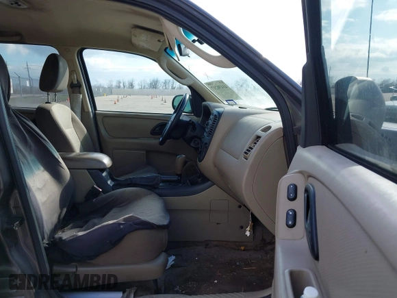 2007 Ford Escape XLS with VIN 1FMYU02Z77KA31257, listed as a IAAI auction lot 41430217 with 1 mi miles. Bid and sale history available at carsss.com. Image 5.