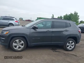 2020 Jeep Compass Latitude z VIN 3C4NJDBB4LT205322, wystawiony jako IAAI lot #42589298 z przebiegiem 50 665 mil mil oraz . Historia ofert i sprzedaży dostępna na DreamBid. Obrazek 14.