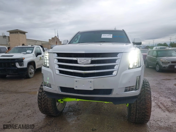 2020 Cadillac Escalade Luxury with VIN 1GYS3BKJ6LR124477, listed as a IAAI auction lot 41471894 with 42,439 mi miles. Bid and sale history available at carsss.com. Image 12.