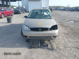 2007 Ford Focus S z VIN 1FAHP34N87W351757, wystawiony jako IAAI lot #42076181 z przebiegiem 212 301 mil mil oraz . Historia ofert i sprzedaży dostępna na DreamBid. Obrazek 12.