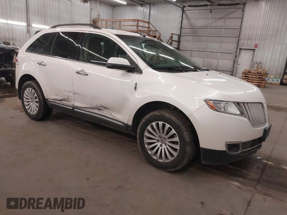 2014 Lincoln MKX z VIN 2LMDJ8JK7EBL18541, wystawiony jako IAAI lot #41684416 z przebiegiem 121 568 mil mil oraz . Historia ofert i sprzedaży dostępna na DreamBid. Obrazek 1.