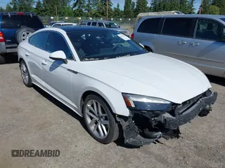 2024 Audi A5 Sportback S line Premium Plus z VIN WAUFACF50RA098320, wystawiony jako IAAI lot #42354606 z przebiegiem 17 294 mil mil oraz . Historia ofert i sprzedaży dostępna na DreamBid. Obrazek 1.