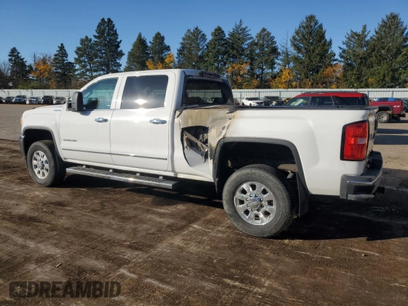 2015 GMC Sierra 2500HD SLT z VIN 1GT12ZEG3FF110359, wystawiony jako Copart lot #78835404 z przebiegiem 43 017 mil mil oraz Szkoda całkowita • Salvage title. Historia ofert i sprzedaży dostępna na DreamBid. Obrazek 2.