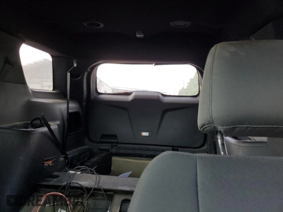2017 Ford Police Interceptor Utility z VIN 1FM5K8AR3HGB15573, wystawiony jako Copart lot #53167325 z przebiegiem 89 342 mil mil oraz Szkody całkowita. Historia ofert i sprzedaży dostępna na DreamBid. Obrazek 10.