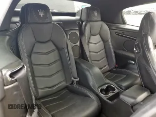 2015 Maserati GranTurismo Sport z VIN ZAM45VMA3F0132242, wystawiony jako Copart lot #60494525 z przebiegiem 21 277 mil mil oraz Szkoda całkowita • Salvage title. Historia ofert i sprzedaży dostępna na DreamBid. Obrazek 10.