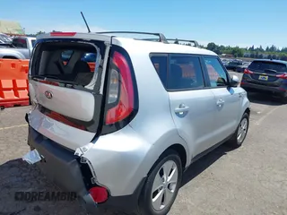 2015 Kia Soul with VIN KNDJN2A20F7795780, listed as a IAAI auction lot 39879289 with 120,531 mi miles. Bid and sale history available at carsss.com. Image 4.
