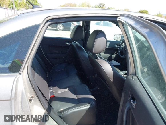 2008 Ford Focus SE z VIN 1FAHP35N78WZ94676, wystawiony jako IAAI lot #42094725 z przebiegiem 106 353 mil mil oraz . Historia ofert i sprzedaży dostępna na DreamBid. Obrazek 8.