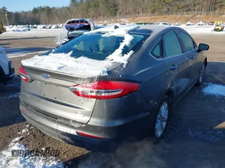 2020 Ford Fusion SE with VIN 3FA6P0HD8LR100791, listed as a IAAI auction lot 41375486 with 68,982 mi miles. Bid and sale history available at carsss.com. Image 4.