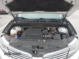 2016 Lincoln MKX Reserve with VIN 2LMTJ6LR3GBL37889, listed as a IAAI auction lot 41951540 with 43,644 mi miles. Bid and sale history available at carsss.com. Image 10.