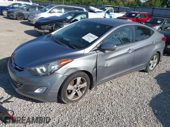 2012 Hyundai Elantra Limited z VIN KMHDH4AE2CU455811, wystawiony jako IAAI lot #42296941 z przebiegiem 230 105 mil mil oraz . Historia ofert i sprzedaży dostępna na DreamBid. Obrazek 17.