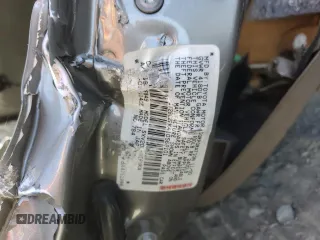2001 Toyota Camry CE z VIN JT2BG22K410568101, wystawiony jako Copart lot #57184125 z przebiegiem Nie podano mil oraz Szkoda całkowita • Salvage title. Historia ofert i sprzedaży dostępna na DreamBid. Obrazek 13.