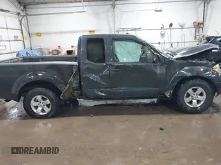 2013 Nissan Frontier SV z VIN 1N6AD0CW5DN748757, wystawiony jako IAAI lot #41629095 z przebiegiem 138 322 mil mil oraz . Historia ofert i sprzedaży dostępna na DreamBid. Obrazek 13.