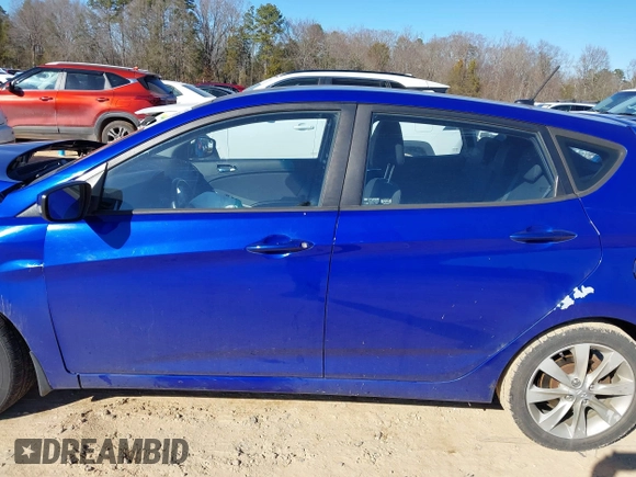 2013 Hyundai Accent SE with VIN KMHCU5AEXDU069605, listed as a IAAI auction lot 41320851 with 110,295 mi miles. Bid and sale history available at carsss.com. Image 14.