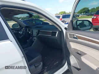 2023 Volkswagen Atlas SE с VIN 1V2WR2CA3PC546489, выставлен на аукционе IAAI как лот 40277996 с пробегом 22 459 миль миль и . История ставок и продаж доступна на DreamBid. Изображение 5.