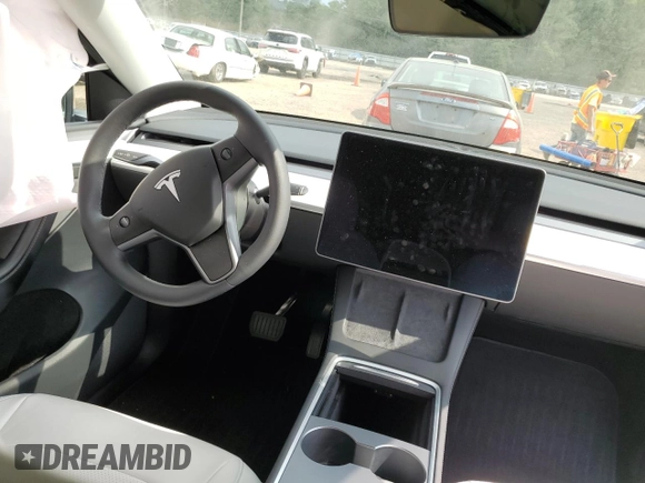 2024 Tesla Model Y Long Range z VIN 7SAYGAEE7RF123224, wystawiony jako Copart lot #58410545 z przebiegiem Nie podano mil oraz Szkoda całkowita • Salvage title. Historia ofert i sprzedaży dostępna na DreamBid. Obrazek 8.