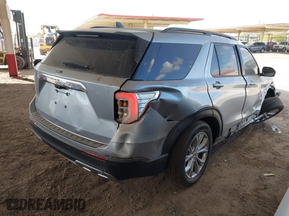 2024 Ford Explorer XLT with VIN 1FMSK7DH8RGA81728, listed as a IAAI auction lot 41671142 with 1,220 mi miles. Bid and sale history available at carsss.com. Image 4.