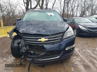 2016 Chevrolet Traverse LT z VIN 1GNKRGKD5GJ166369, wystawiony jako IAAI lot #41468465 z przebiegiem 113 058 mil mil oraz . Historia ofert i sprzedaży dostępna na DreamBid. Obrazek 13.