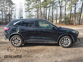 2020 Ford Escape SE с VIN 1FMCU0G61LUA91641, выставлен на аукционе IAAI как лот 41235361 с пробегом 67 017 миль миль и . История ставок и продаж доступна на DreamBid. Изображение 13.