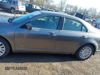 2010 Ford Fusion Hybrid z VIN 3FADP0L35AR423330, wystawiony jako IAAI lot #41972619 z przebiegiem 154 026 mil mil oraz . Historia ofert i sprzedaży dostępna na DreamBid. Obrazek 14.