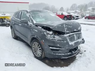 2019 Lincoln MKC Standard with VIN 5LMCJ1D99KUL17837, listed as a IAAI auction lot 41232384 with 80,952 mi miles. Bid and sale history available at carsss.com. Image 1.