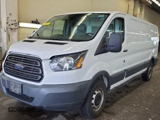 2015 Ford Transit z VIN 1FTNE2YM3FKB30037, wystawiony jako IAAI lot #42509635 z przebiegiem 195 600 mil mil oraz . Historia ofert i sprzedaży dostępna na DreamBid. Obrazek 1.