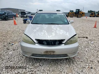 2006 Toyota Camry STD z VIN 4T1BE32K76U689932, wystawiony jako Copart lot #59475865 z przebiegiem 328 346 mil mil oraz Szkoda całkowita • Salvage title. Historia ofert i sprzedaży dostępna na DreamBid. Obrazek 5.