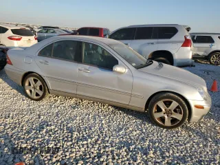 2003 Mercedes-Benz C 320 with VIN WDBRF64J33F325589, listed as a Copart auction lot 74736374 with 112,830 mi miles and Salvage Title. Bid and sale history available at DreamBid. Image 4.