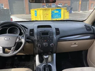 2012 Kia Sorento LX with VIN 5XYKT3A13CG306729, listed as a Copart auction lot 48946605 with 183,878 mi miles and Clean Title. Bid and sale history available at DreamBid. Image 9.