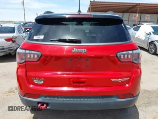 2018 Jeep Compass Trailhawk z VIN 3C4NJDDB3JT230514, wystawiony jako IAAI lot #42270703 z przebiegiem 86 696 mil mil oraz . Historia ofert i sprzedaży dostępna na DreamBid. Obrazek 17.