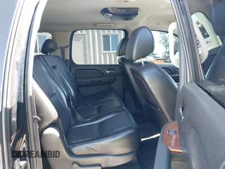 2007 Chevrolet Suburban LT with VIN 3GNFC16J07G243215, listed as a IAAI auction lot 41631673 with 200,990 mi miles and . Bid and sale history available at DreamBid. Image 8.