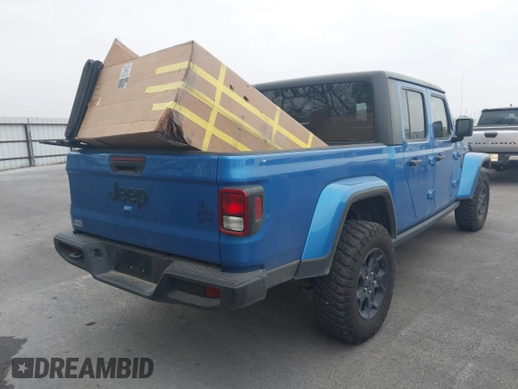 2023 Jeep Gladiator Sport S z VIN 1C6HJTAG6PL579136, wystawiony jako IAAI lot #41946641 z przebiegiem 14 856 mil mil oraz . Historia ofert i sprzedaży dostępna na DreamBid. Obrazek 4.