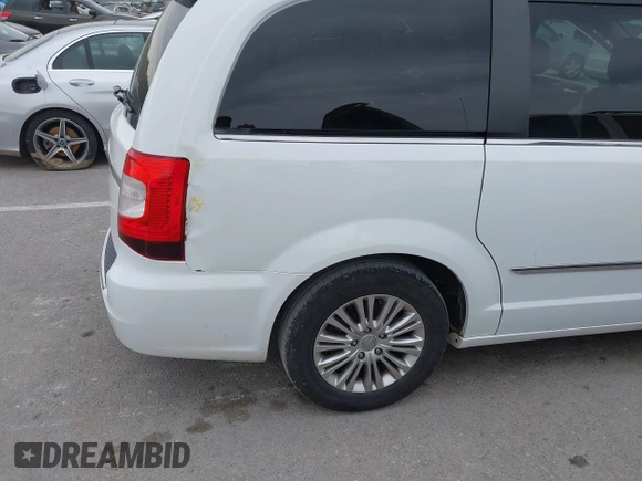 2015 Chrysler Town & Country Touring-L with VIN 2C4RC1CG9FR573863, listed as a IAAI auction lot 42036034 with 141,390 mi miles. Bid and sale history available at carsss.com. Image 6.