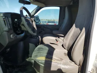 2013 Chevrolet Express Cargo с VIN 1GCWGFBA2D1115617, выставлен на аукционе Copart как лот 61756645 с пробегом 302 668 миль миль и Списание • Salvage title. История ставок и продаж доступна на DreamBid. Изображение 7.