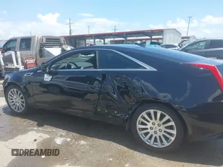 2012 Cadillac CTS Performance z VIN 1G6DJ1E31C0139231, wystawiony jako IAAI lot #42446853 z przebiegiem 102 857 mil mil oraz . Historia ofert i sprzedaży dostępna na DreamBid. Obrazek 14.