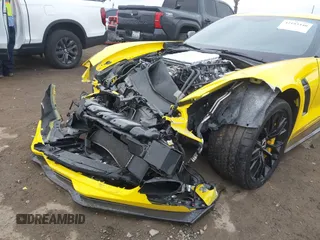 2015 Chevrolet Corvette Z06 3LZ z VIN 1G1YU2D67F5603369, wystawiony jako IAAI lot #42193440 z przebiegiem 17 618 mil mil oraz . Historia ofert i sprzedaży dostępna na DreamBid. Obrazek 6.