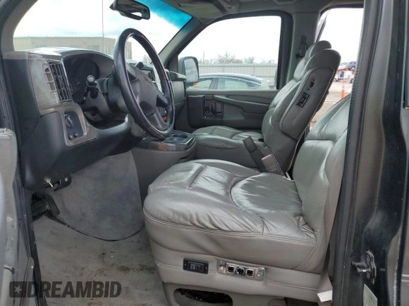 2003 GMC Savana z VIN 1GDGG29U031206019, wystawiony jako Copart lot #48920054 z przebiegiem Nie podano mil oraz Szkoda całkowita • Salvage title. Historia ofert i sprzedaży dostępna na DreamBid. Obrazek 7.