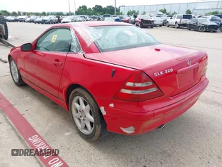 2001 Mercedes-Benz SLK 230/320 z VIN WDBKK65F31F223603, wystawiony jako IAAI lot #42307611 z przebiegiem 136 357 mil mil oraz . Historia ofert i sprzedaży dostępna na DreamBid. Obrazek 3.