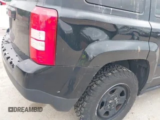 2015 Jeep Patriot Sport with VIN 1C4NJRBB3FD130331, listed as a IAAI auction lot 42075524 with 180,719 mi miles and . Bid and sale history available at carsss.com. Image 17.