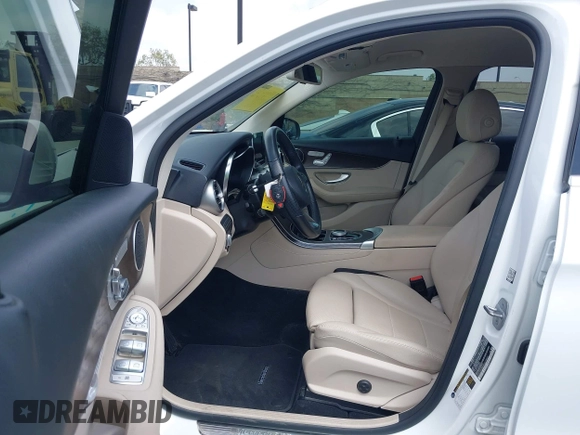 2019 Mercedes-Benz GLC 300 with VIN WDC0G4JB0KF670869, listed as a IAAI auction lot 42106326 with 51,047 mi miles and . Bid and sale history available at DreamBid. Image 5.