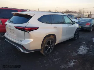 2022 Toyota Highlander XSE with VIN 5TDLZRAH5NS134017, listed as a IAAI auction lot 41206124 with 24,834 mi miles. Bid and sale history available at carsss.com. Image 4.