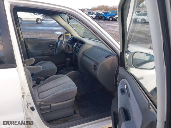 2002 Suzuki XL-7 Standard with VIN JS3TX92V824125363, listed as a IAAI auction lot 41221270 with 190,034 mi miles. Bid and sale history available at carsss.com. Image 5.
