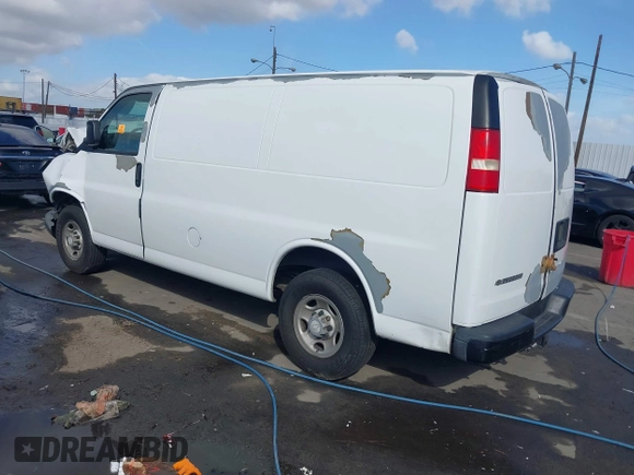 2008 Chevrolet Express Cargo Van with VIN 1GCGG25C181180278, listed as a IAAI auction lot 41720252 with 1 mi miles. Bid and sale history available at carsss.com. Image 3.