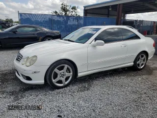 2005 Mercedes-Benz CLK 500 z VIN WDBTJ75J65F132140, wystawiony jako Copart lot #56175955 z przebiegiem 183 347 mil mil oraz Szkody całkowita. Historia ofert i sprzedaży dostępna na DreamBid. Obrazek 1.