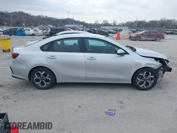 2021 Kia Forte LXS z VIN 3KPF24AD5ME269640, wystawiony jako IAAI lot #41381510 z przebiegiem 107 942 mil mil oraz . Historia ofert i sprzedaży dostępna na DreamBid. Obrazek 14.