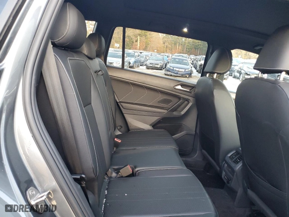 2023 Volkswagen Tiguan SE R-Line Black with VIN 3VV8B7AX8PM070954, listed as a Copart auction lot 86703764 with 29,020 mi miles and Salvage Title. Bid and sale history available at carsss.com. Image 11.