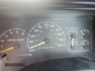2000 Chevrolet Silverado 3500 z VIN 1GCGC34RXYR187240, wystawiony jako Copart lot #62905734 z przebiegiem 73 244 mil mil oraz Tytuł czysty. Historia ofert i sprzedaży dostępna na DreamBid. Obrazek 9.